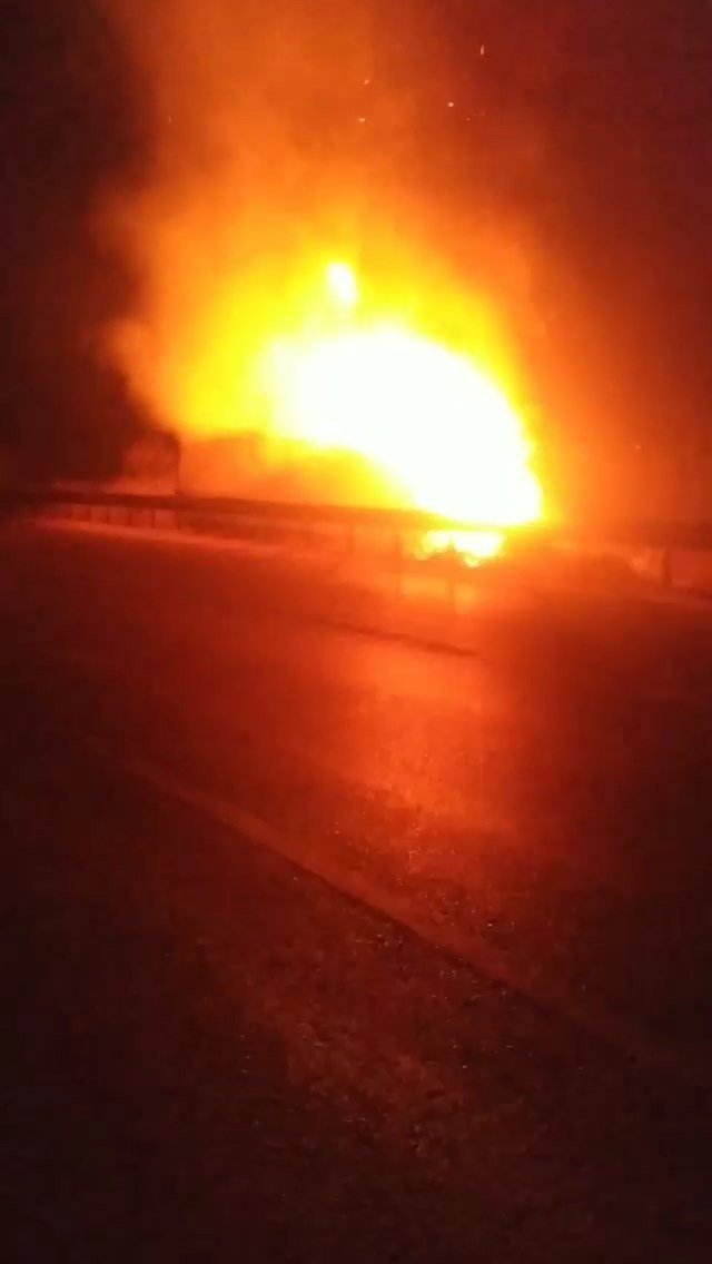 Bursa’da Şarampole Yuvarlanan Kamyon Alev Aldı