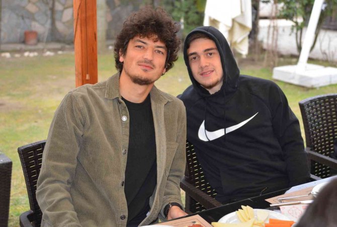 Bursasporlu Futbolcular, Teknik Heyet Ve Yönetim Moral Depoladı - Yeşil-beyazlılar Kahvaltıda Buluştu
