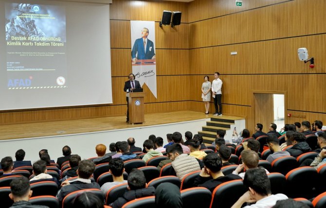 Çakü’de Afad Gönüllüsü Öğrencilere Kimlikleri Teslim Edildi