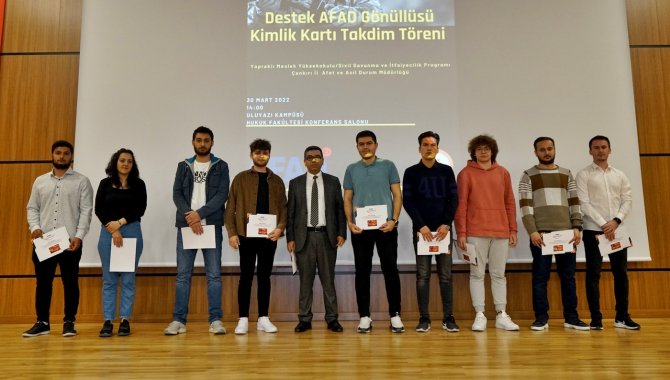 Çakü’de Afad Gönüllüsü Öğrencilere Kimlikleri Teslim Edildi