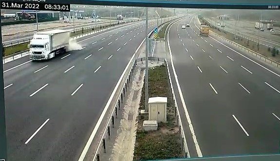 Tuzla’da Otomobilin Tıra Arkadan Çarptığı Feci Kaza Kamerada