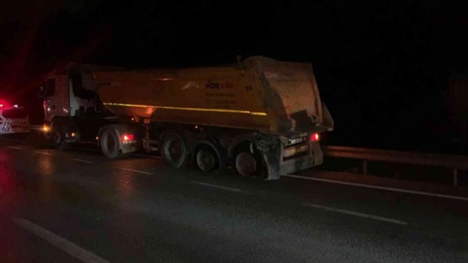 Çekmeköy’de Zincirleme Trafik Kazası: 3 Araç Birbirine Girdi