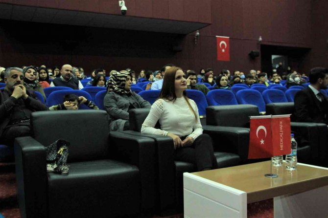 Elazığ’da ‘Çocuğum İ̇çin Önce Ben’ Semineri Düzenledi
