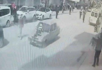 Kadın Polisi Metrelerce Aracın Kaputunda Sürükleyen Sürücü Tutuklandı