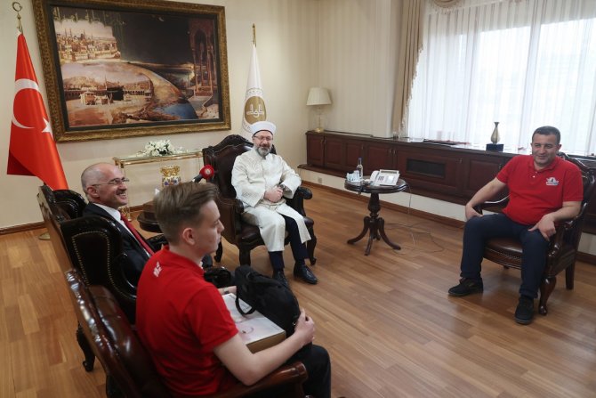 Diyanet İ̇şleri Başkanı Erbaş, 2021 Teknofest Birincisi Öğrencileri Kabul Etti