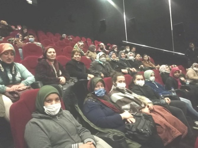 Dumlupınar’da Kursiyerler İçin Sinema Etkinliği Düzenlendi