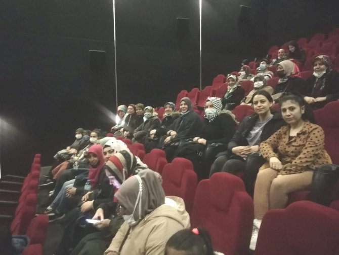 Dumlupınar’da Kursiyerler İçin Sinema Etkinliği Düzenlendi