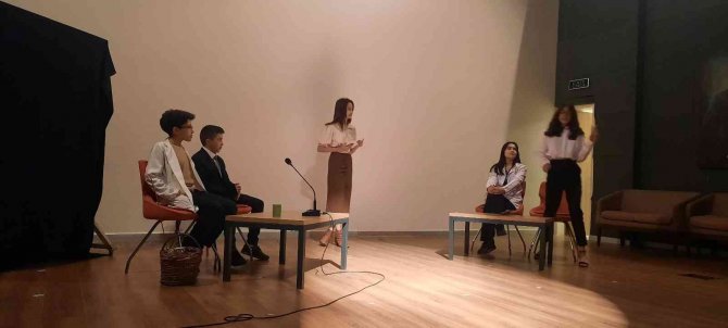 Sarıgöl’de Dünya Tiyatro Günü Kutlandı