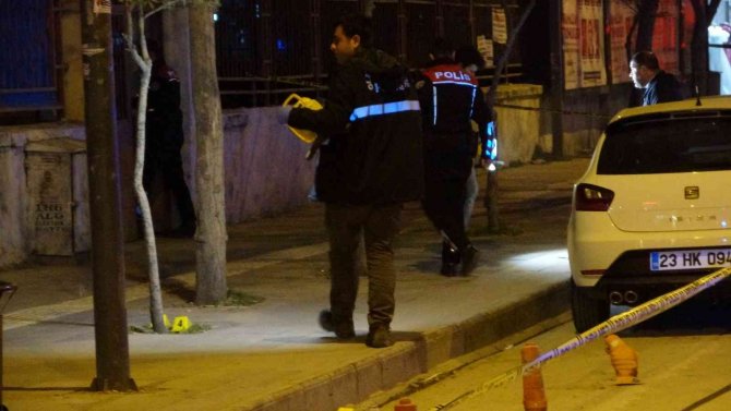 Elazığ’da Cadde Ortasında Silahlı Kavga: 2 Yaralı