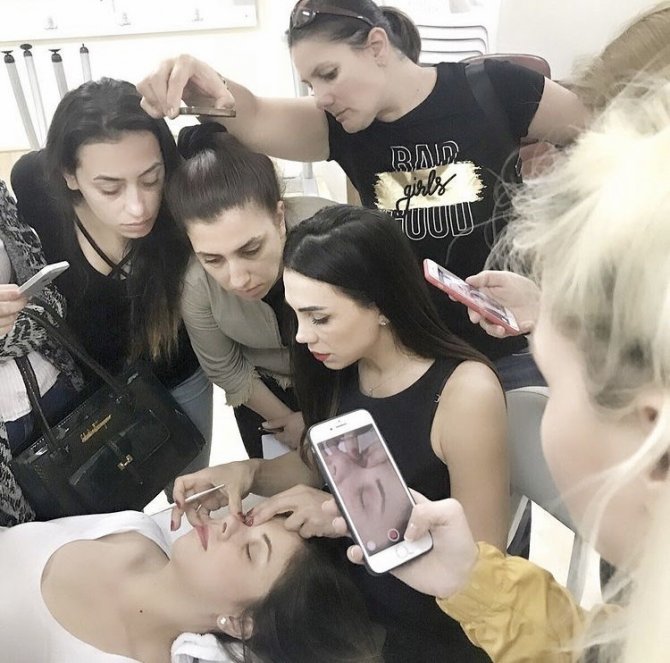 Doğal Bakışlar İçin Kirpik Bakımı Ve Öneriler