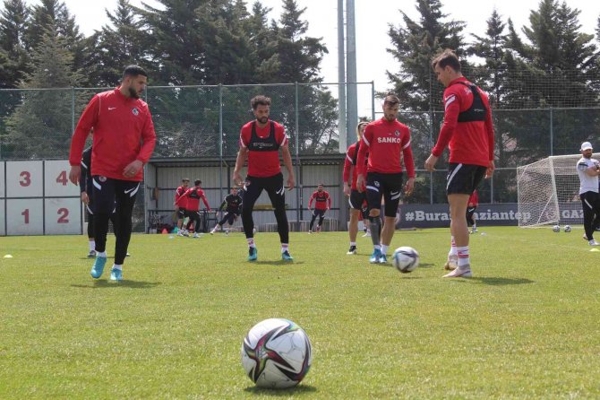 Papy Djilobodji: "Futbola Forvet Olarak Devam Edebilirim"