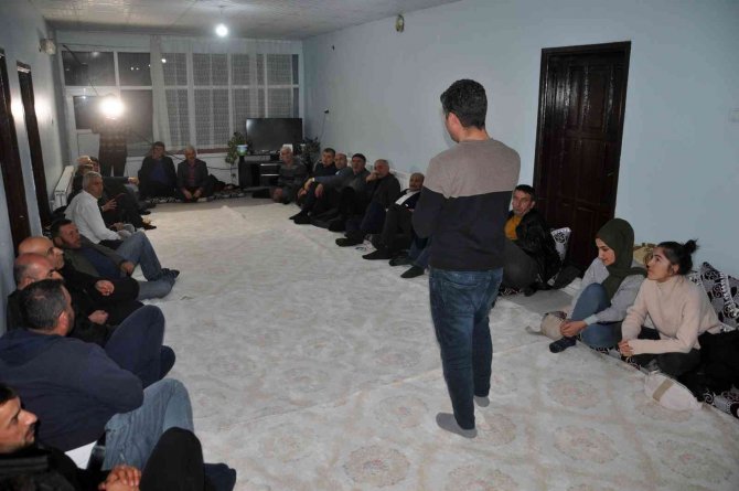 Müdür Yiğit Köy Köy Dolaşıp Çiftçileri Bilgilendiriyor