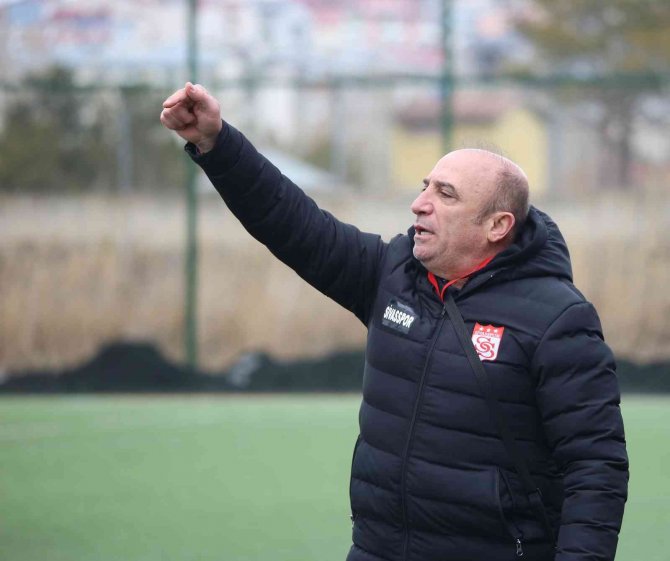 Sivasspor Teknik Direktörü Ercanlı’dan Kadın Futboluna Büyük Katkı