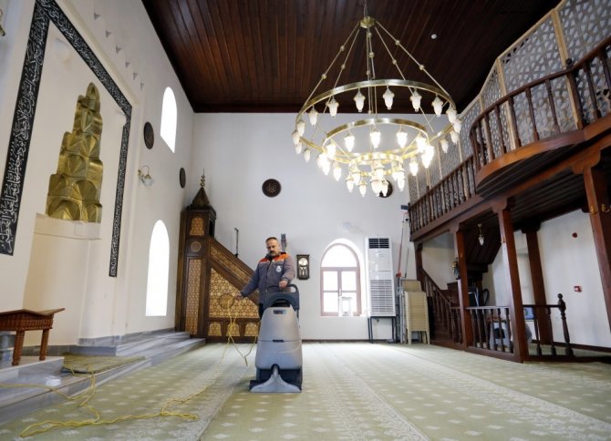 İ̇negöl’de Camiler Ramazana Hazırlandı