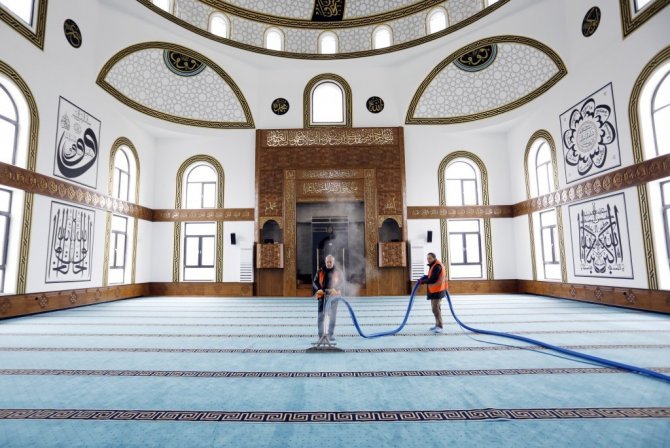 İ̇negöl’de Camiler Ramazana Hazırlandı
