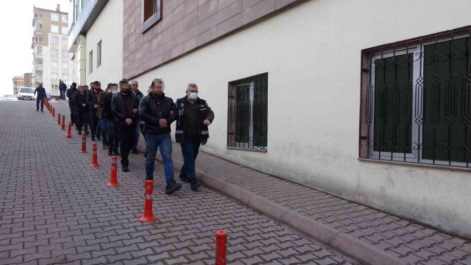 Milyonluk Tütün Operasyonunda Gözaltına Alınan 18 Kişi Adliyede