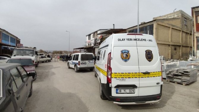 Kayseri’de Bir Şahıs Tabancayla Kendini Yaraladı