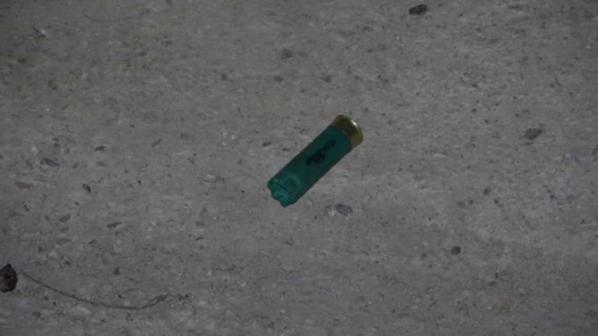 Kendisini Polis Olarak Tanıtan Restoran Bekçisi 2 Kişiyi Silahla Yaraladı