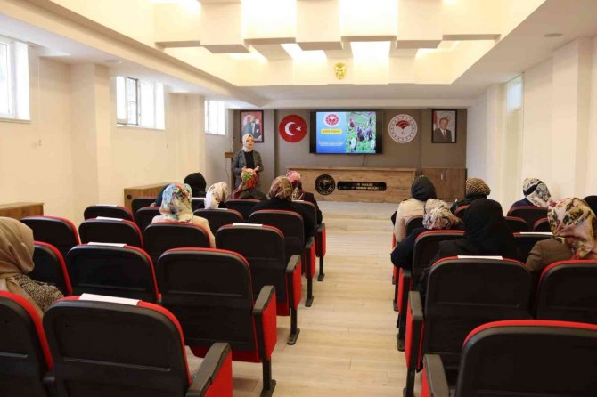 Kilis’te Kadın Çiftçiler Kekik İle Tanıştırılıyor