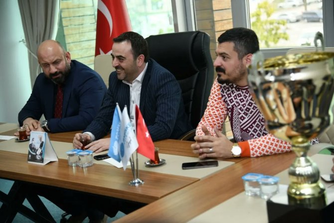 Başiskele Belediyespor Şampiyonluk Kupasını Başkan Özlü’ye Getirdi