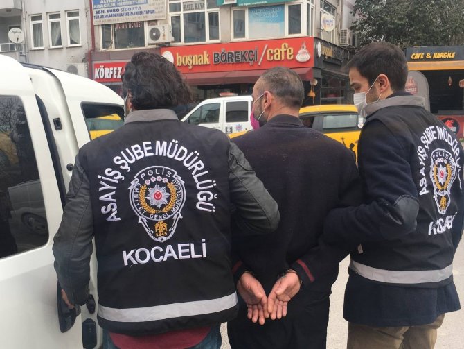 Kocaeli’de Eşini Bıçaklayarak Öldüren Şüpheli Adliyeye Sevk Edildi