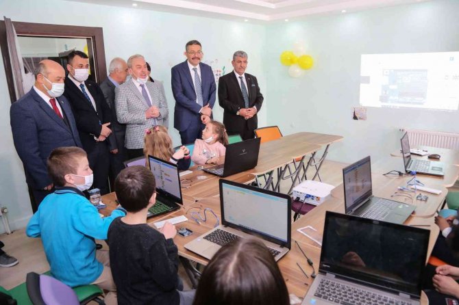 Kütahya’da ’Bir Arada Çocuk Köyü’ Atölyesi Açıldı