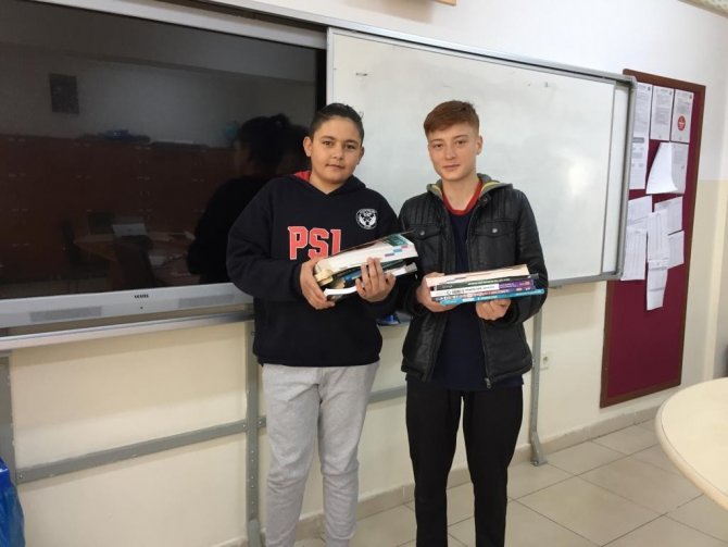 Öğrencilerden Kitap Toplama Kampanyası