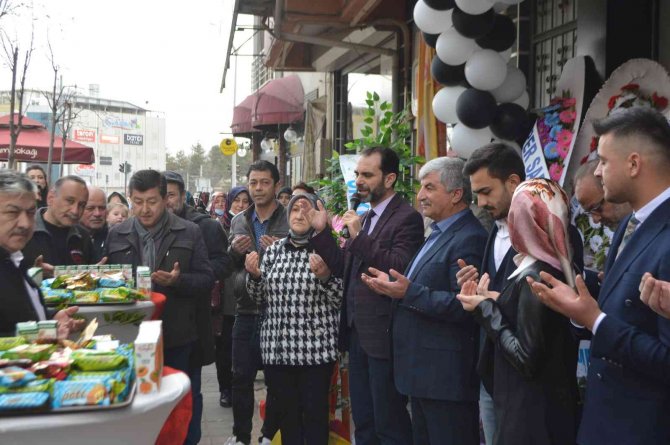 Ak Parti Ve Chp İlçe Başkanları Birlikte Kurdele Kesti