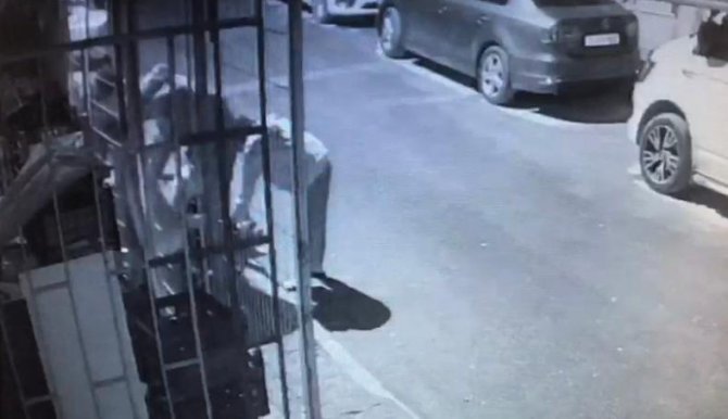 Sokak Ortasında Gencin Dövülerek Öldürüldüğü Anlar Kamerada