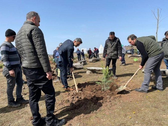 Kurtuluşunun 100. Yılında Demirci Akıncılar Anıtının Olduğu Alan Ağaçlandırıldı