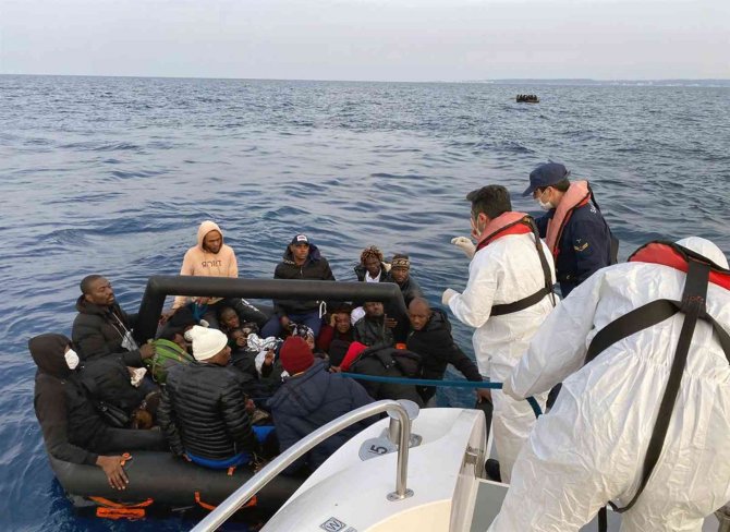 Yunanistan Can Sallarına Bindirip Geri Gönderiyor