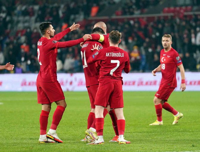 A Milli Futbol Takımı 43. Sıraya Geriledi