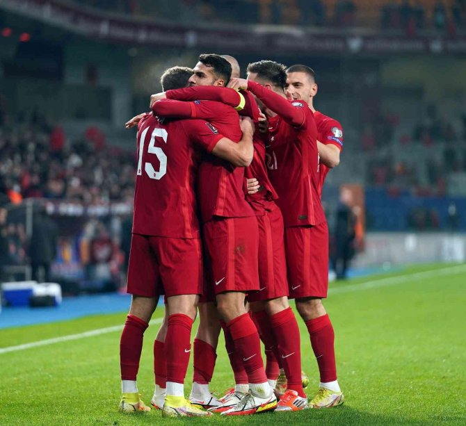 A Milli Futbol Takımı 43. Sıraya Geriledi