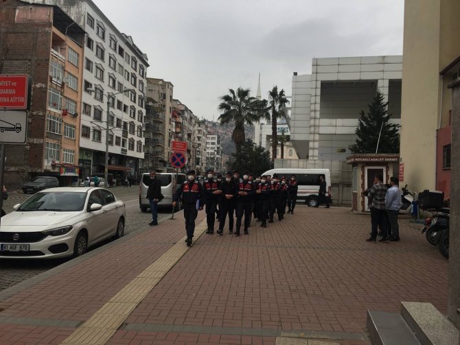 Pkk’lı Teröristlere Finansman Sağlayan 5 Şüpheli Adliyeye Sevk Edildi