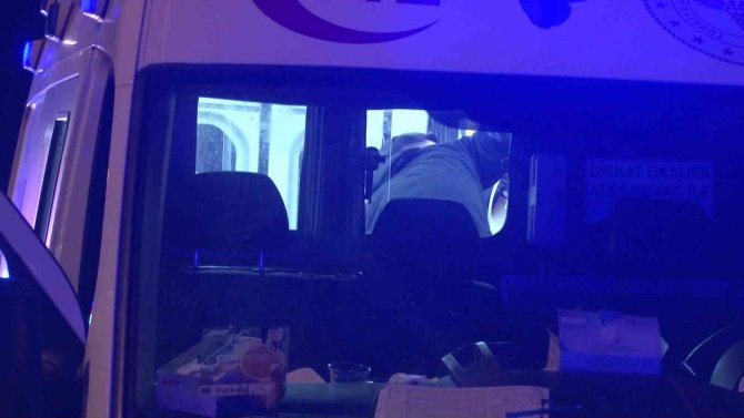 Sancaktepe’de Minibüs Şarampole Yuvarlandı: Araç Sürücüsü Hayatını Kaybetti