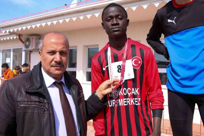 Atletizm Yarışları Nefes Kesti