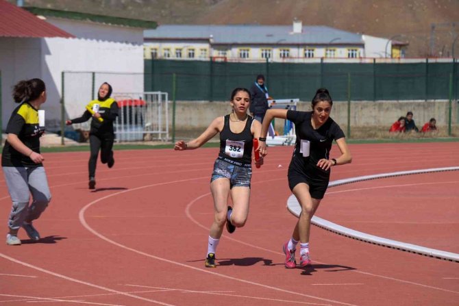 Atletizm Yarışları Nefes Kesti