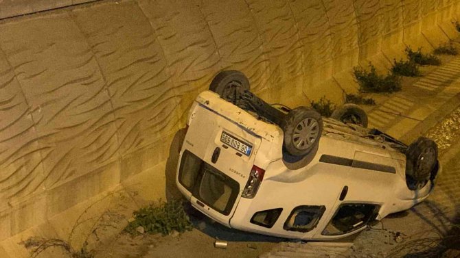 Sultanbeyli’de Araç Kanala Uçtu: 1 Kişi Yaralı