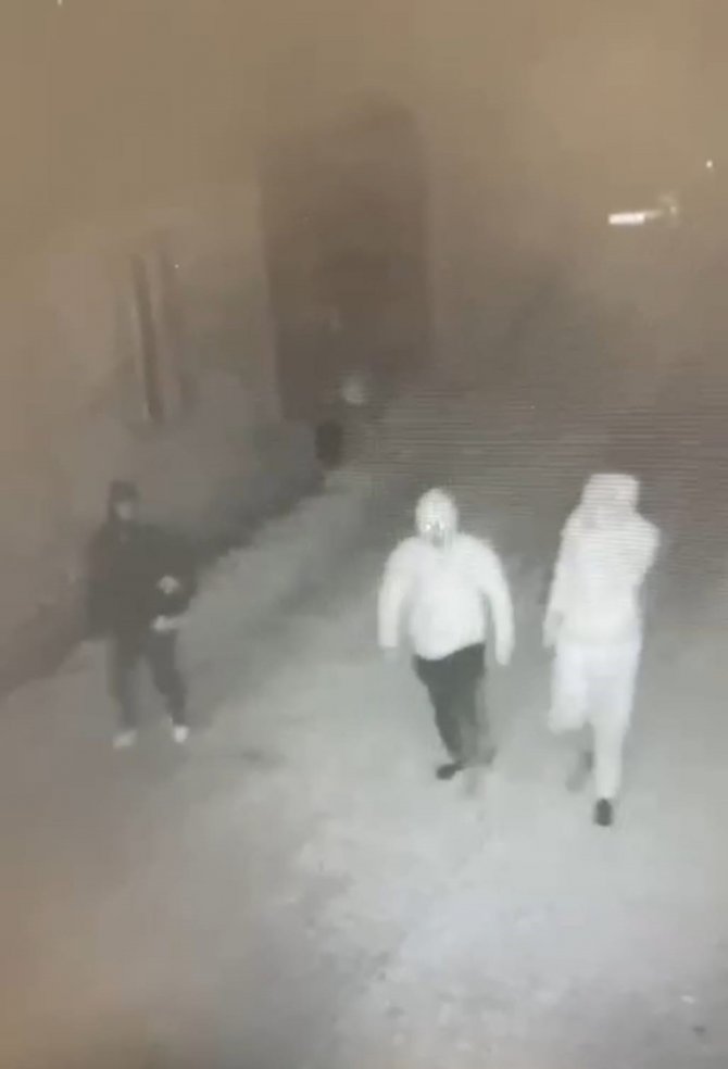 3 Farklı Yerden Hırsızlık Yaptılar Kameraya Yakalandılar