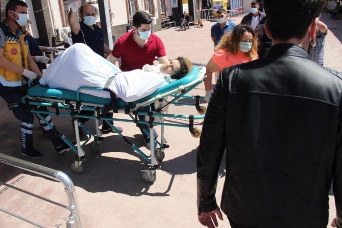 Kıskançlık Sebebiyle Eşini 15 Yerinden Bıçaklayan Kocaya 11 Yıl 3 Ay Hapis