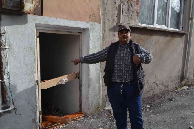 Tekirdağ’da Hırsızlar Engelli Vatandaşın Talan Ettikleri Evinin Kapısını Da Çaldılar