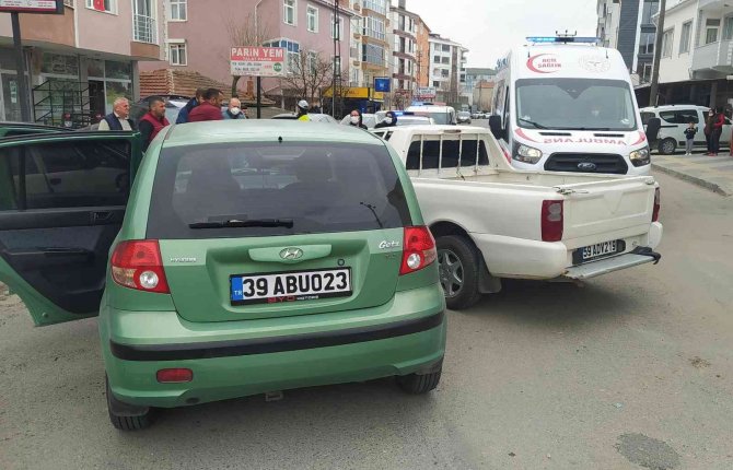 Otomobil İle Kamyonet Çarpıştı: 3 Yaralı