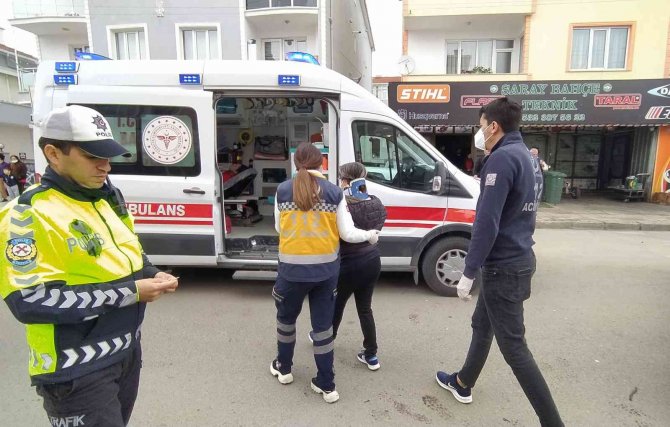Otomobil İle Kamyonet Çarpıştı: 3 Yaralı