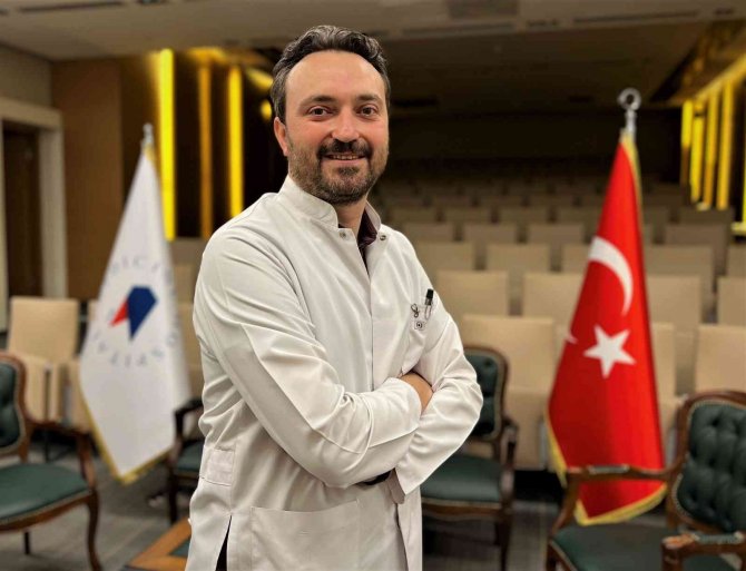 “İ̇ftar İle Sahur Arasında 2,5 Litre Su İçilmeli”