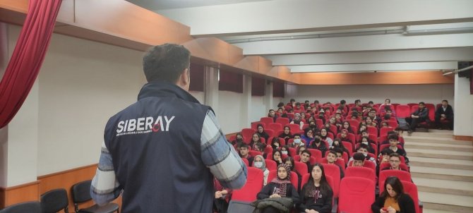 Van’da Öğrencilere İnternet Kullanımı Eğitimi