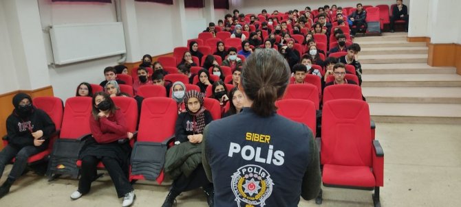 Van’da Öğrencilere İnternet Kullanımı Eğitimi