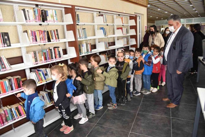 Yunusemre’de Minikler Kütüphane İle Tanıştı