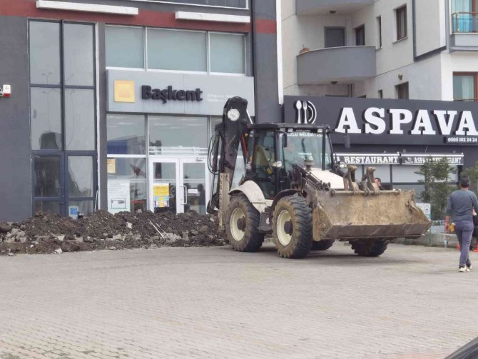 Elektrik Borcu Krizi İnada Bindi: Belediye, Firmanın Kapısının Önünü Kazdı