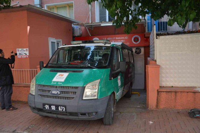 Oğlu Tarafından Öldürülen Kadının Cenazesi Morgtan Alındı