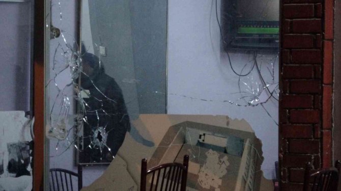 Kıraathane Silahlarla Tarandı: 2 Yaralı